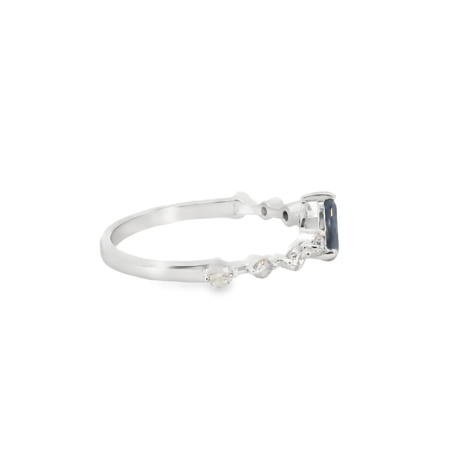 Sapphire and Diamond Ring - Image 4