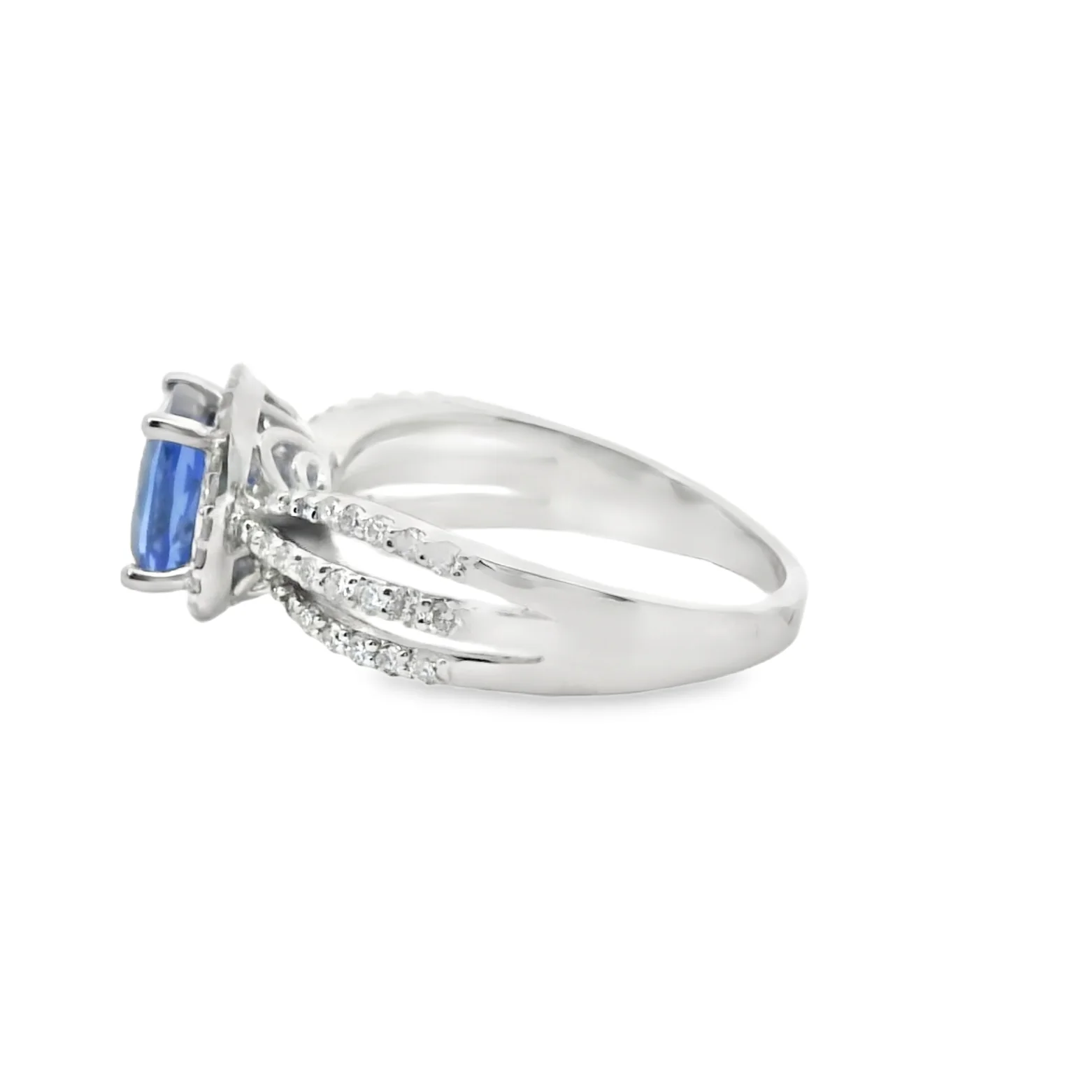 Tanzanite and Diamond Ring - Image 4